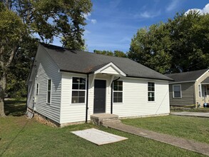 Building Photo - 102 W 15th Ave