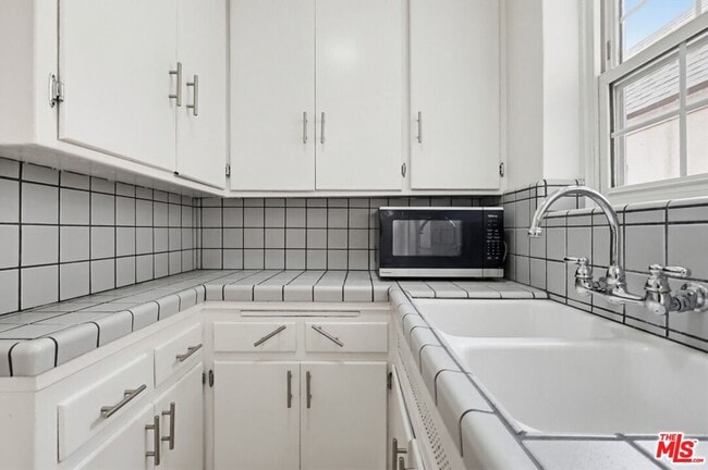 Building Photo - 1255 S Crescent Heights Blvd