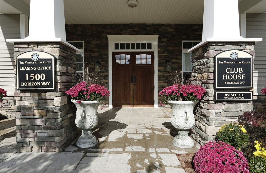 Vintage at the Grove Manchester, CT Apartment Finder