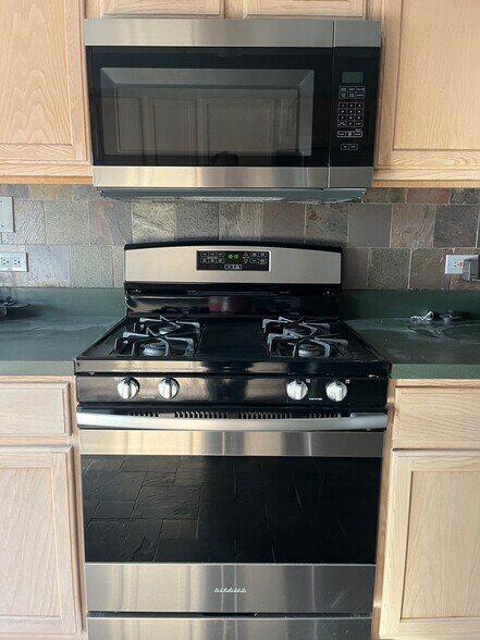 Building Photo - 203 Spring Point Dr