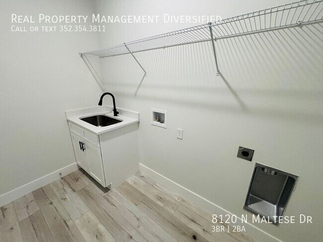 Building Photo - 8120 N Maltese Dr