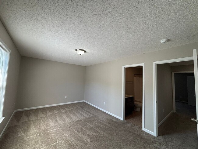 Building Photo - BEAUTIFUL 2 bed/2.5 bath condo in Jonesbor...