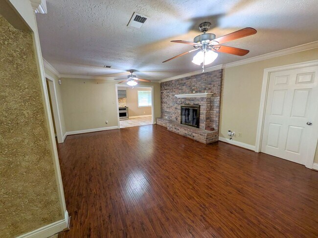 Building Photo - 790 Norwood Dr