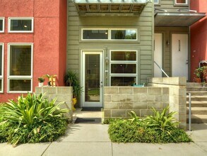 Building Photo - 1601 E 5th St.