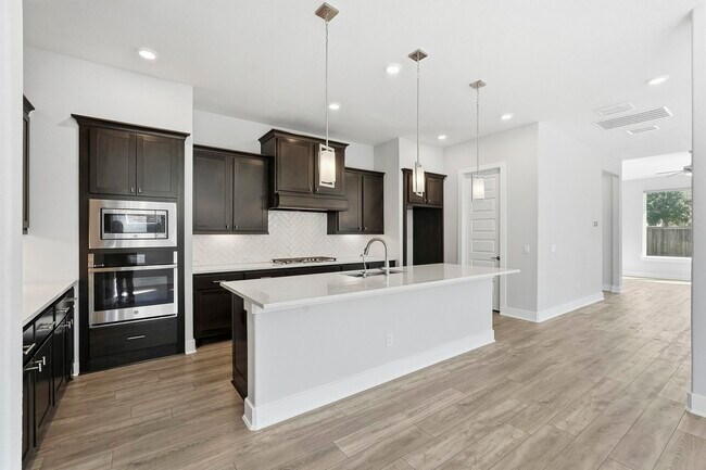 Building Photo - 15822 Pilot Knob Dr