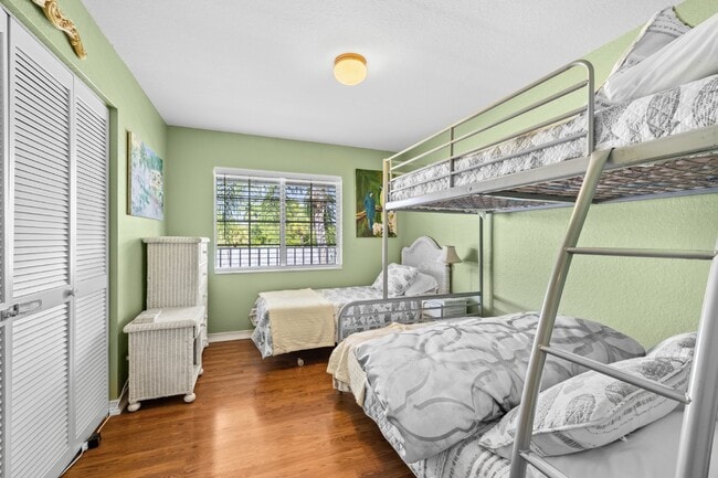 Building Photo - Sapphire lakes - 2 bedroom fully furnished condo