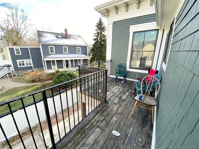 Building Photo - 89 Cedar St