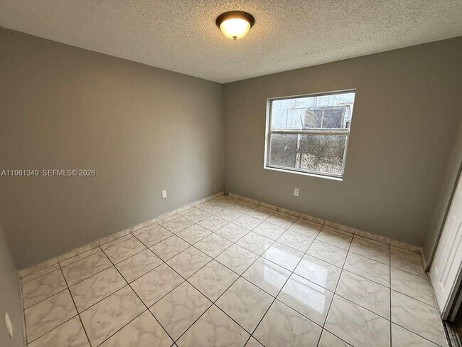 Building Photo - 2721 NW 23rd Ct