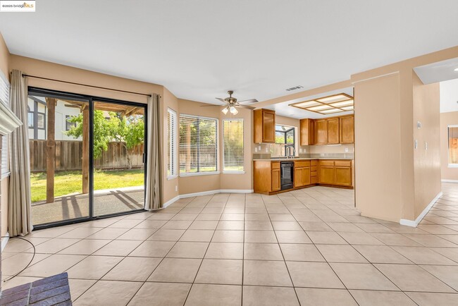 Building Photo - 4820 Ridgeview Dr