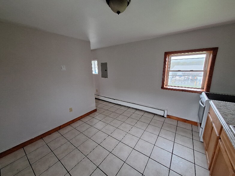Building Photo - 2071 Ulster Ave