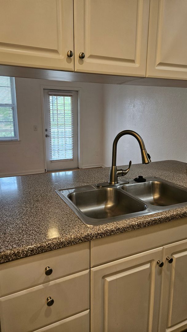Building Photo - 1Brm Downtown Orlando - Affordable and Pet...