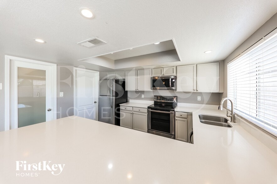 Building Photo - 4855 W North Ln