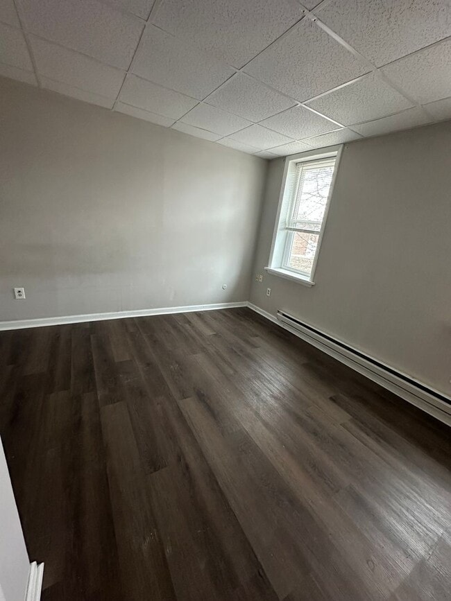 Building Photo - 121 Chestnut St