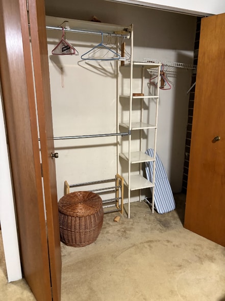 Building Photo - 2106 Kanawha Blvd E