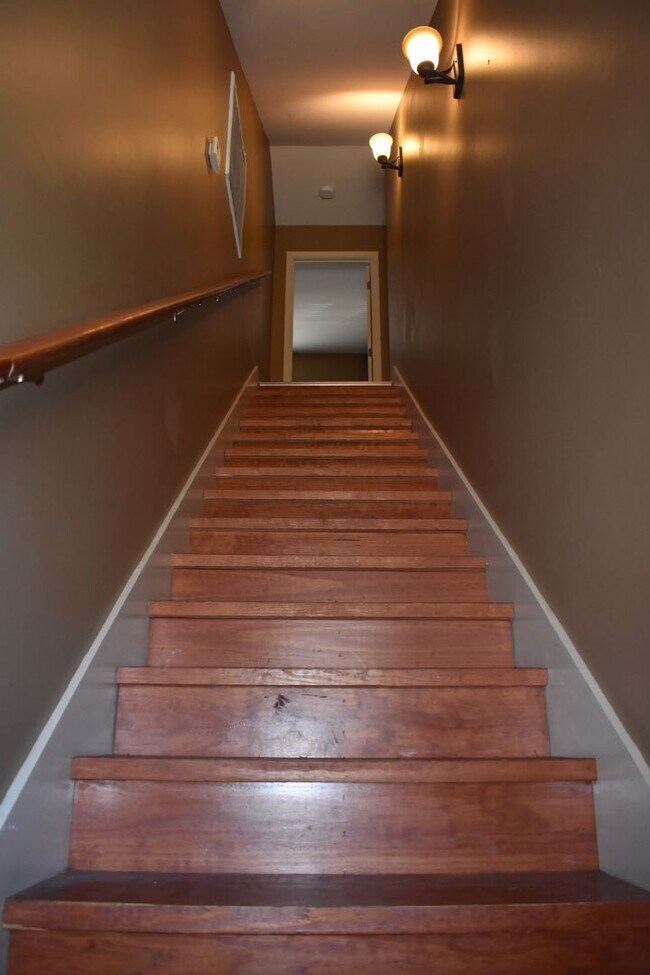 Building Photo - 3 Bedroom Townhouse in Broussard