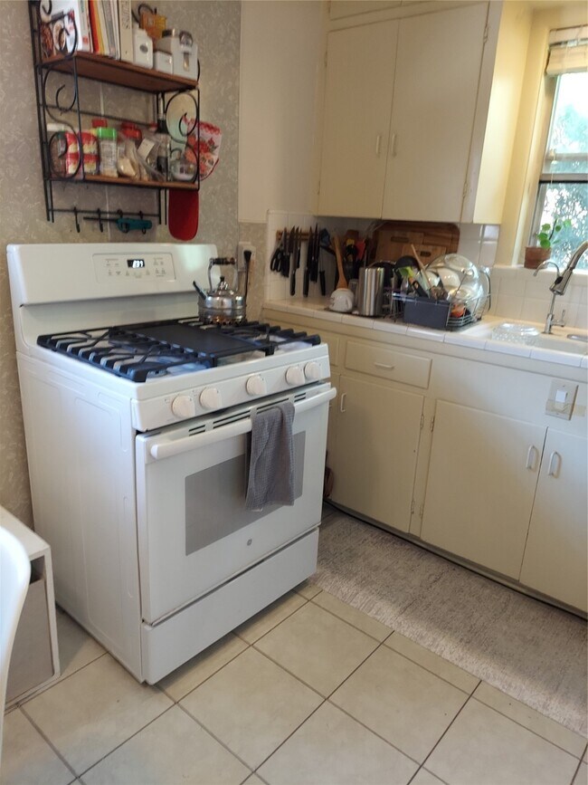 Building Photo - 2821 Eastgrove Ln