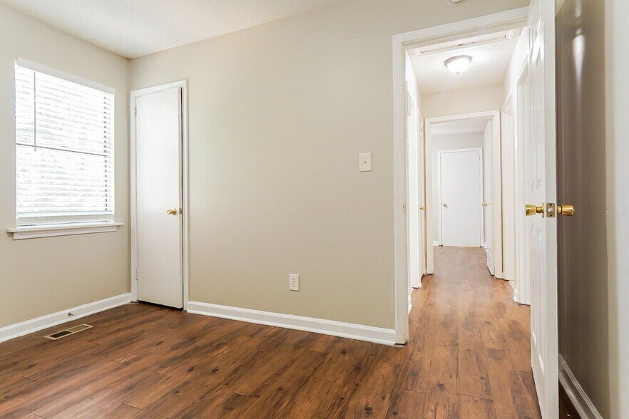 Building Photo - 20 Moonglow Dr