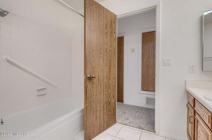 Building Photo - 7551 E La Cienega Dr