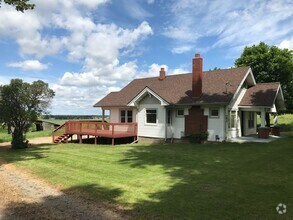 Building Photo - Charming 3 bed South Spokane Farm House