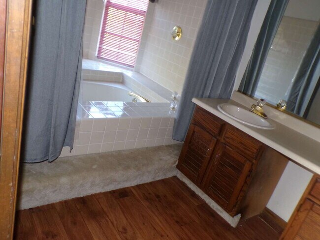 Building Photo - Four Lakes - Centennial - 3 Bedroom - 3 Ba...