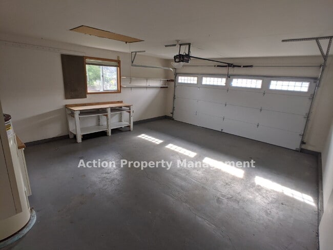 Building Photo - 2 bed + 1 office, 2 bathrooms, in Sequim