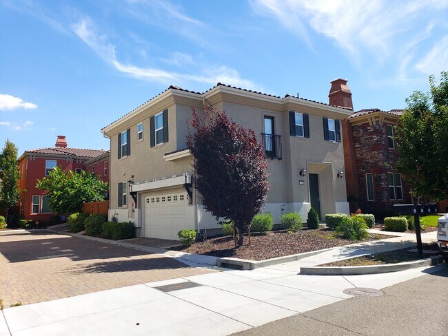 Building Photo - Beautiful home in Brentwood with SOLAR!