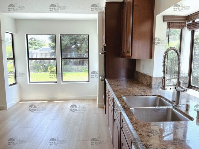 Building Photo - Shadowridge  Gorgeous 3 Bedroom Home In Desirable Neighborhood / Vista