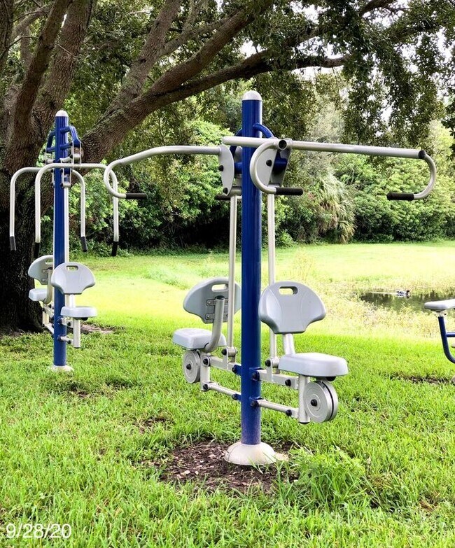 Building Photo - Spacious 2/2 Condo Located in the Gated Community of Hawthorne Village - Orlando!