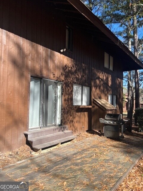 Building Photo - 2 Fairway Ln