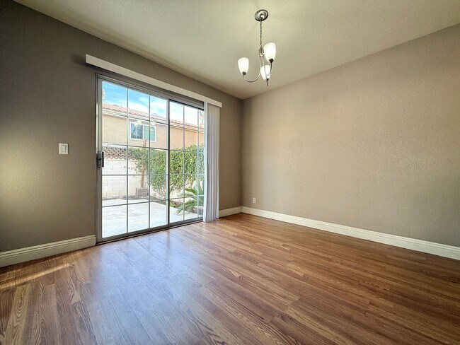 Building Photo - 2bedroom Townhouse near Wigwam Pkwy and Eastern ready for immediate move in!
