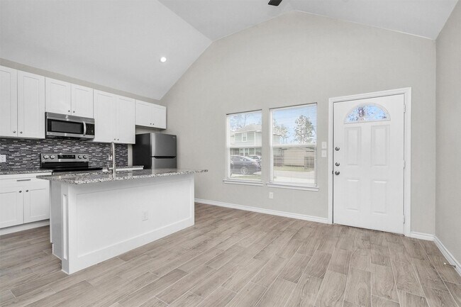 Building Photo - 16706 E Hammon