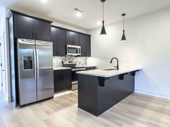 Building Photo - 6 Dutch Dr