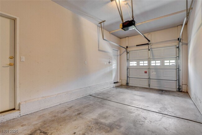 Building Photo - 669 Peachy Canyon Cir