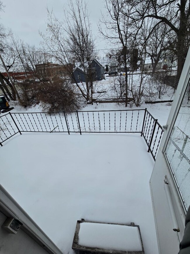 Building Photo - 210 Hendricks St