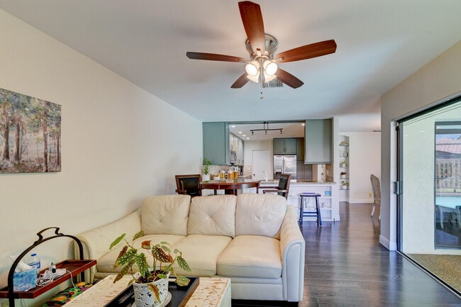 Building Photo - 6833 Bianchini Cir