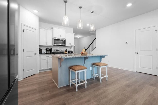 Building Photo - 2 Saltford Ln