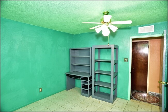 Building Photo - 6700 Escondido Dr