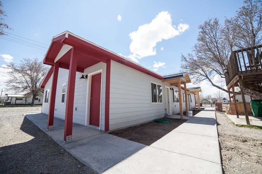 Building Photo - 308 S Ute Ave