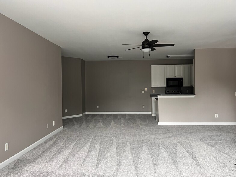 Building Photo - 101 Golf View Ln