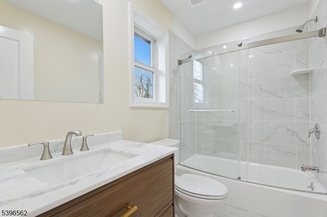 Building Photo - 215 Summit Ave