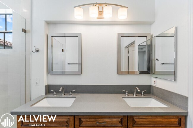 Building Photo - Beautiful 3 Bedroom, 2.5 Bathroom Home in the Heart of Tustin Ranch