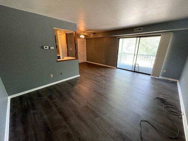 Building Photo - Fresh Updates! 1 Bed 1 Bath - Moon Twp