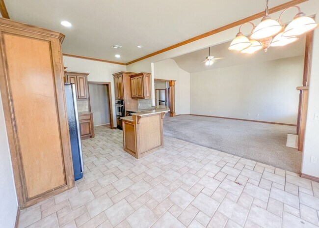 Building Photo - $1000 OFF FIRST MONTHS RENT | Wonderful layout in Fenwick Garden Village!