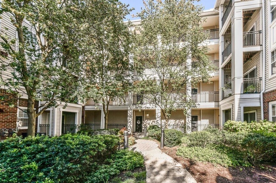 Building Photo - 12913 Centre Park Cir