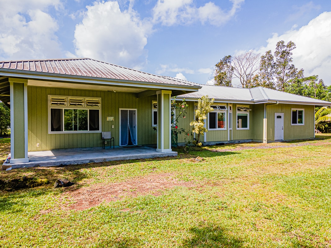 Front of home w nice porch - 15-1834 13th Ave