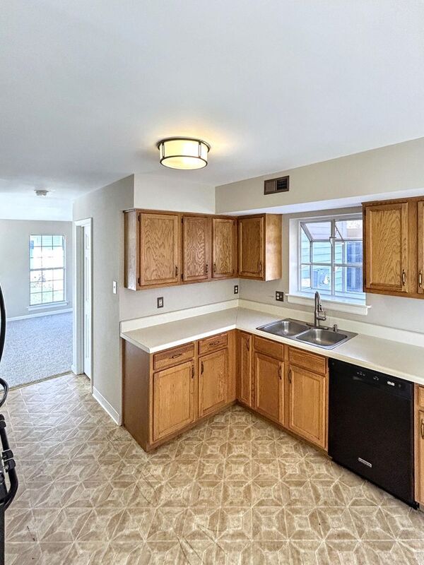 Building Photo - 6005 Almond Creek N Ln