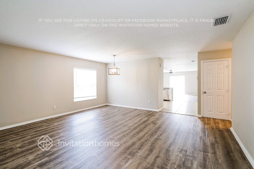 Building Photo - 30751 Sonnet Glen Dr