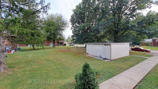 Building Photo - 1202 E Walford Dr