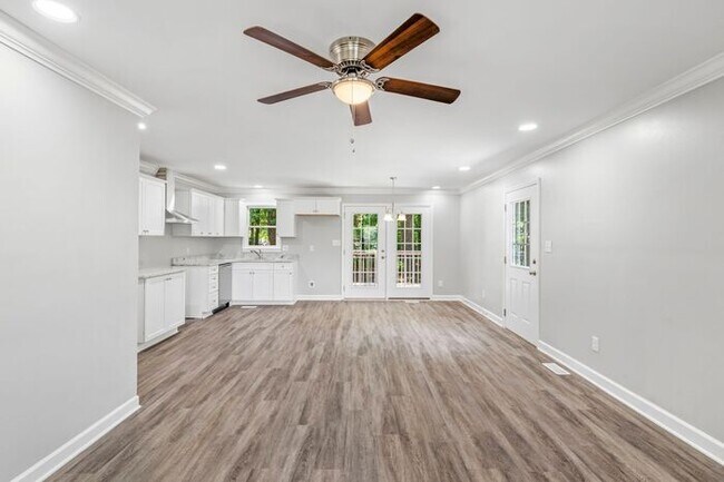 Building Photo - Great Location off of South Holden Road. 3 Bedroom 2 Bathroom Home.