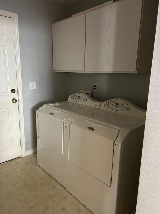 Building Photo - 4Bd/2.75Ba Bellevue Home